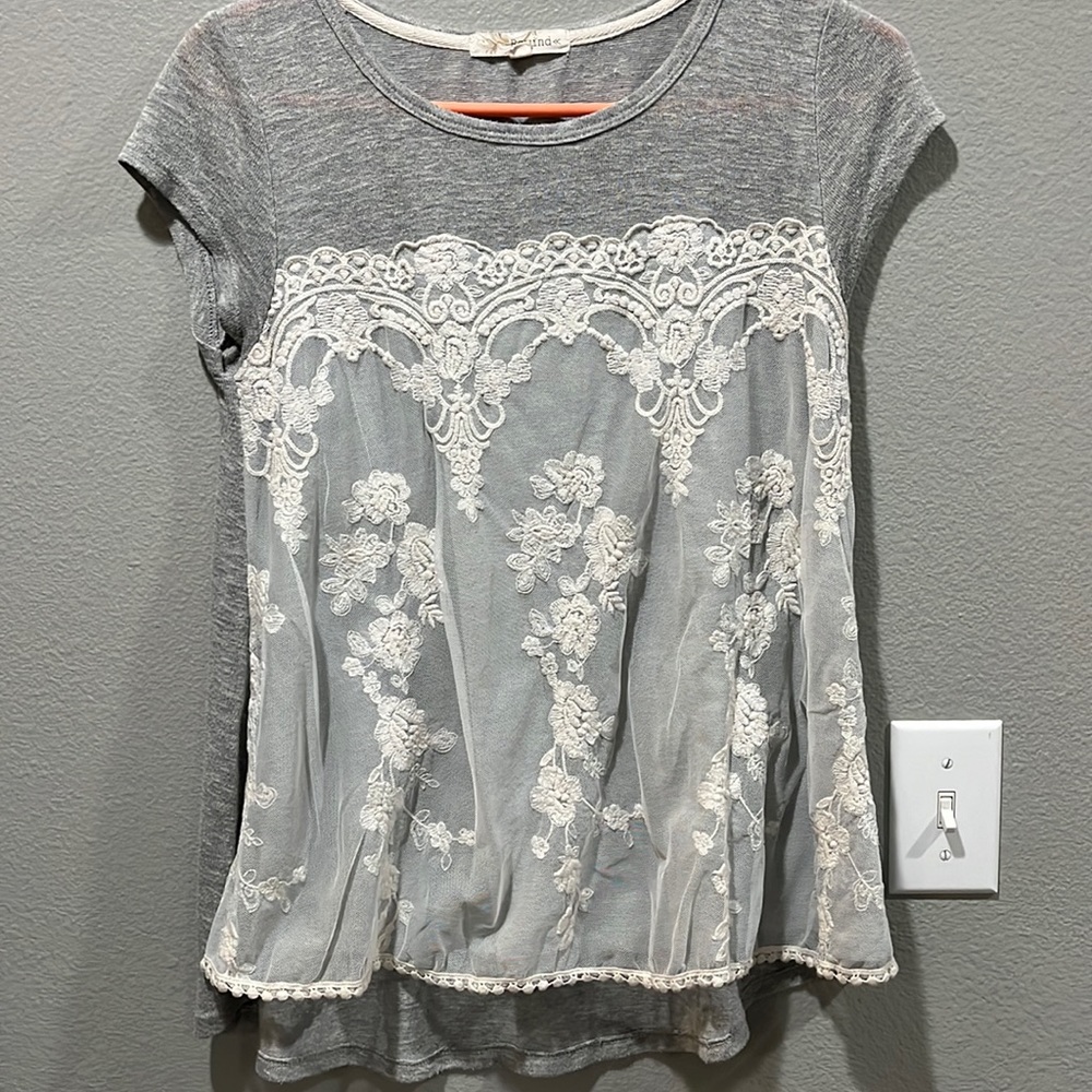 ReWind Grey/white lace top